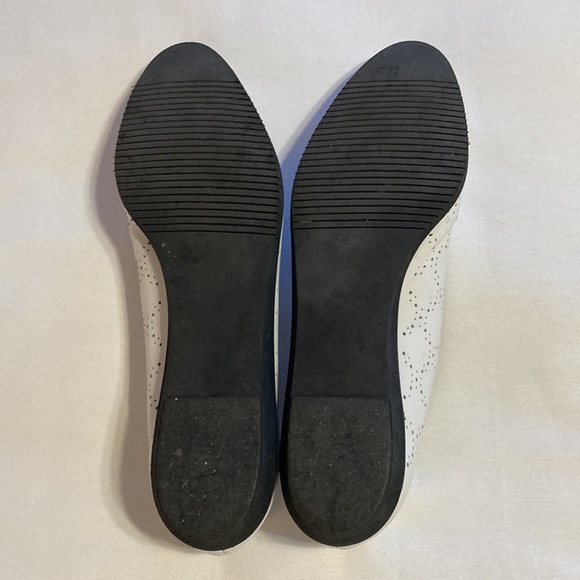 Salvatore Ferragamo white shoes. Made in Italy. - Picture 8 of 12